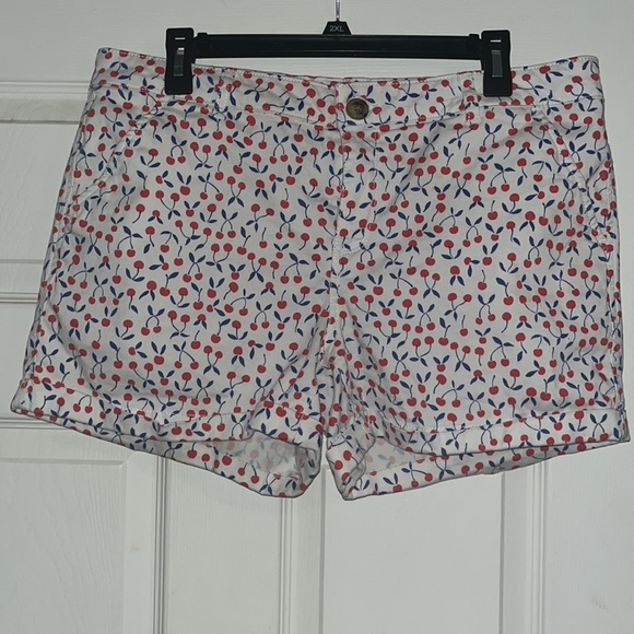 Juniors' SO® Low Rise Cuffed Hem Midi Shorts - Picture 2 of 4